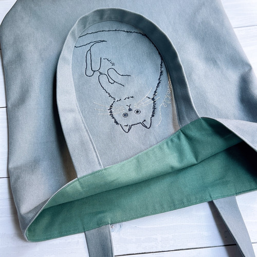 猫♡アメリカンショートヘアー刺繍・ボア付き・帆布のトートバッグ