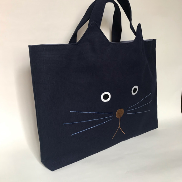 ねこの顔の刺繍レッスンバック　ネイビー　お名前刺繍できます！ 2枚目の画像