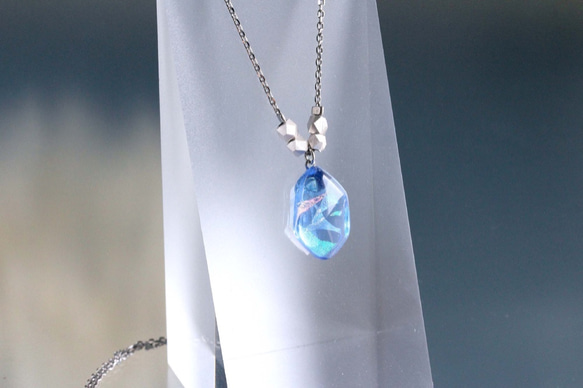 氷石glass ネックレス【 blue-1 】 3枚目の画像