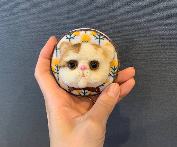 ＊羊毛フェルト＆刺繍＊エキゾチックショートヘア　可愛い猫ブローチ♡ 2枚目の画像