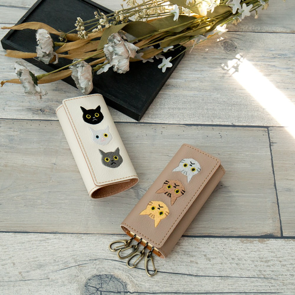 キーケース 【 刺繍 3匹の猫 】 革 レザー 猫 鍵 キーホルダー