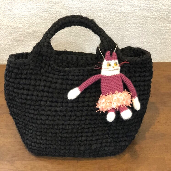 sabottenさんのリップクリームケースネコ(編み猫/スカート)        Ω 人気・おすすめ｜安定人気・収納便利におすすめ 丁寧対応 配送追跡可 最短翌日到着可能