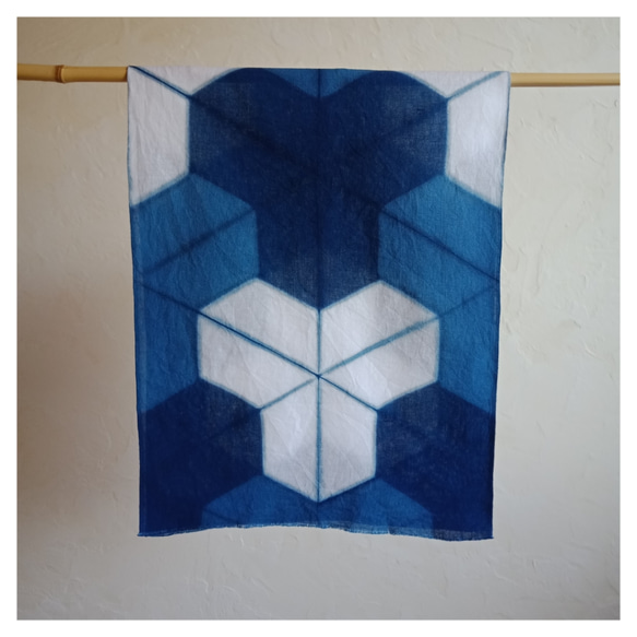 「毘沙門亀甲」 藍染め 絞り 手ぬぐい 33×90cm コットン100% 2枚目の画像