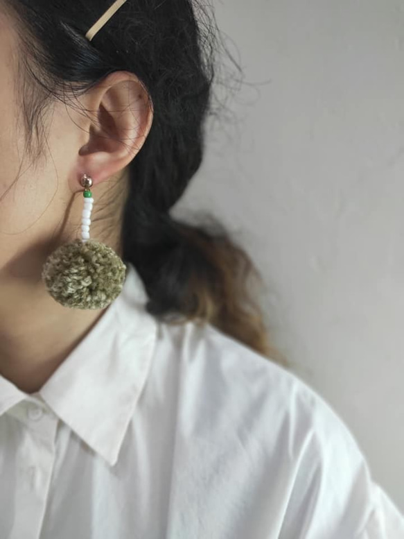 手工毛球耳環/pompom earrings 第3張的照片