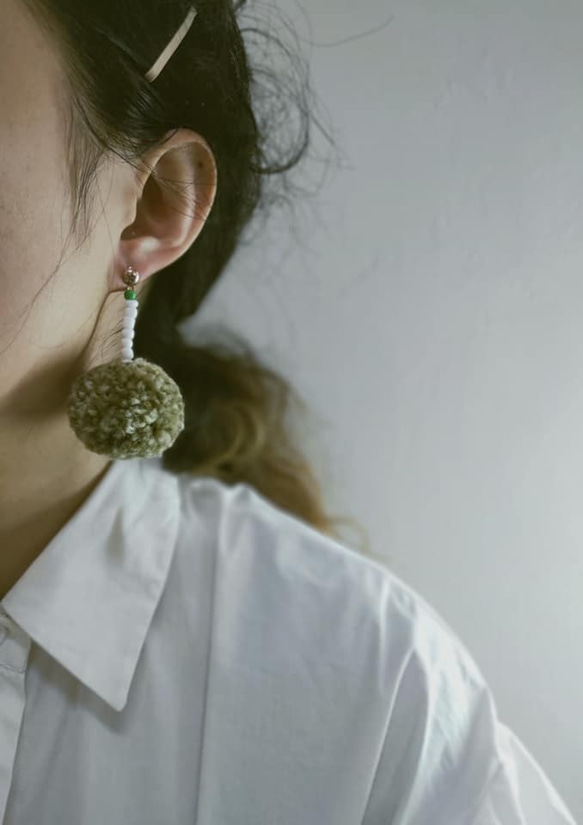 手工毛球耳環/pompom earrings 第4張的照片