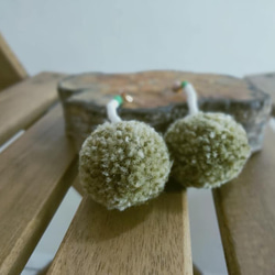 手工毛球耳環/pompom earrings 第6張的照片