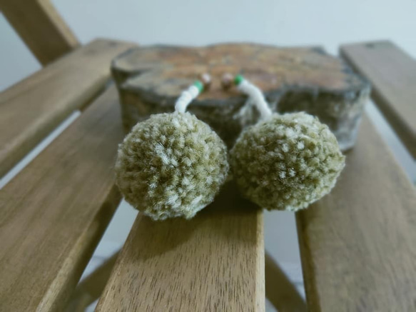 手工毛球耳環/pompom earrings 第7張的照片