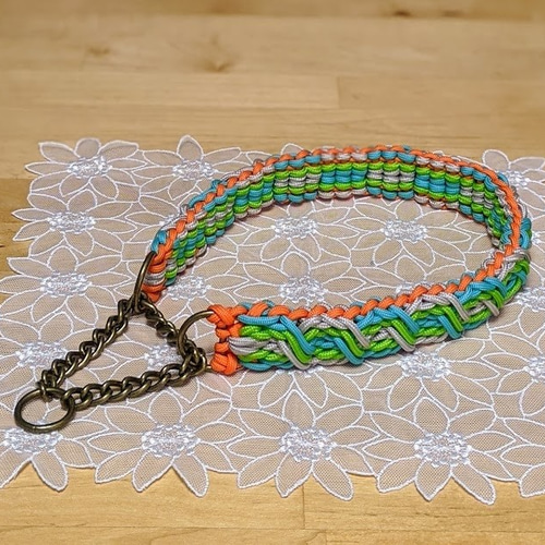 パラコード やさしい色合いのハーフチョークチェーンタイプの首輪 大型