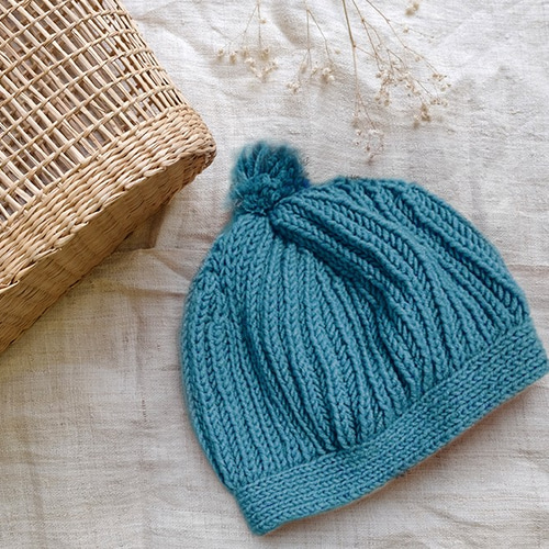 可愛いポンポン付き手編みニット帽子（マリンブルー） ニット帽