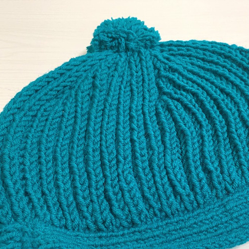 可愛いポンポン付き手編みニット帽子（マリンブルー） ニット帽