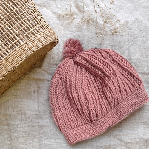 可愛いポンポン付き手編みニット帽子（ローズピンク） ニット帽