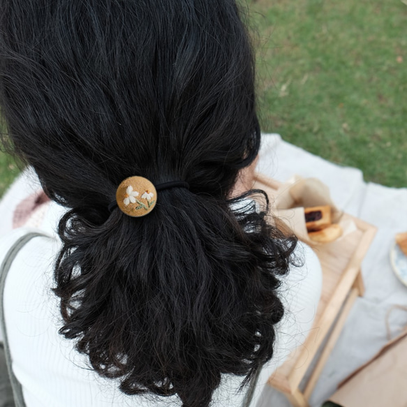 爽やかな刺繍ヘアゴム_小さいサイズ_2個（菊の花）(TYPE 1) 2枚目の画像