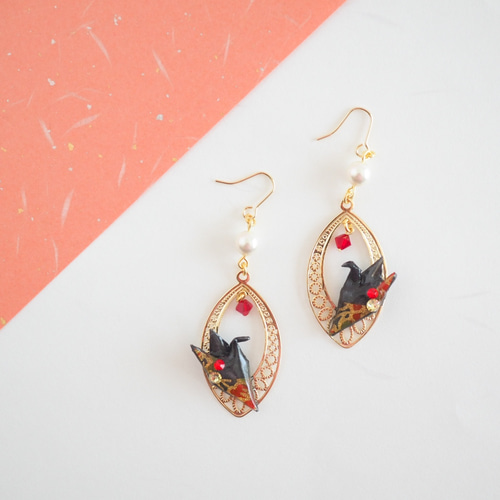 和の煌めき-黒紅- 鶴の和風ピアス/イヤリング【和紙×レジンのカラフル