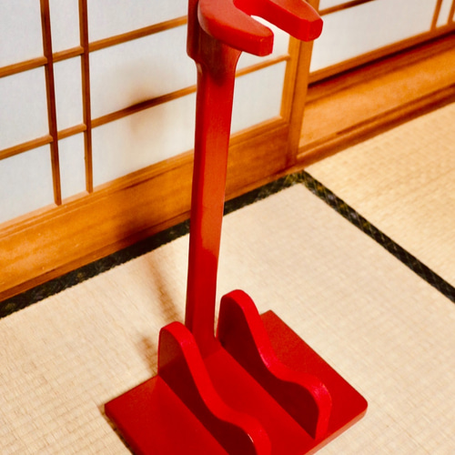 24時間以内に発送】手作り木工 木製三味線スタンド （赤漆） 1