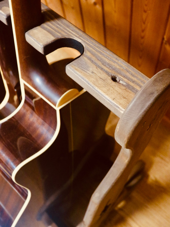 【24時間以内に発送】手作り木工　木製ギタースタンド （古材、チーク）５本掛け 6枚目の画像