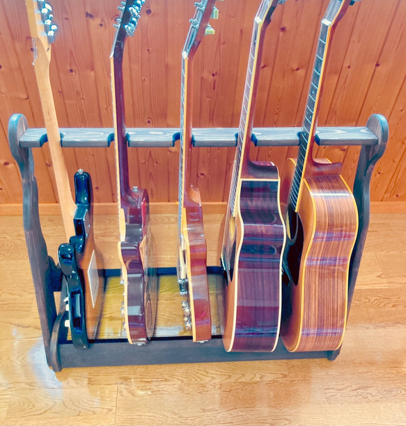 【オーダー品】手作り木工　木製ギタースタンド （ウォールナット） ５本掛け 3枚目の画像
