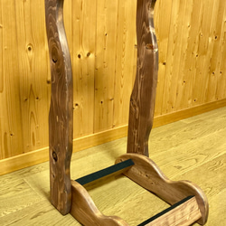 【24時間以内に発送】手作り木工　木製ギタースタンド （ウォールナット） ２本掛け 7枚目の画像