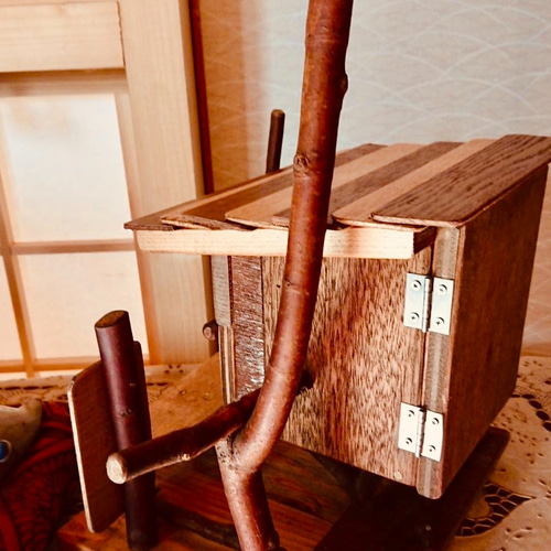 手作り木工 古材を使った鳥の巣箱 据え置きタイプ 餌台 野鳥の観察