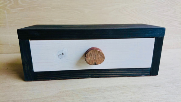 【24時間以内に発送】手作り木工　無垢材の小物入れ　シックなブラック 2枚目の画像