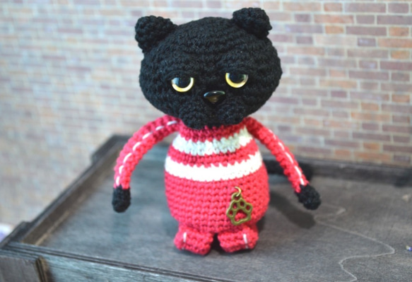 C9あみぐるみ☆マンチカンな猫Meru－黒－ジャージ＊レッド 1枚目の画像