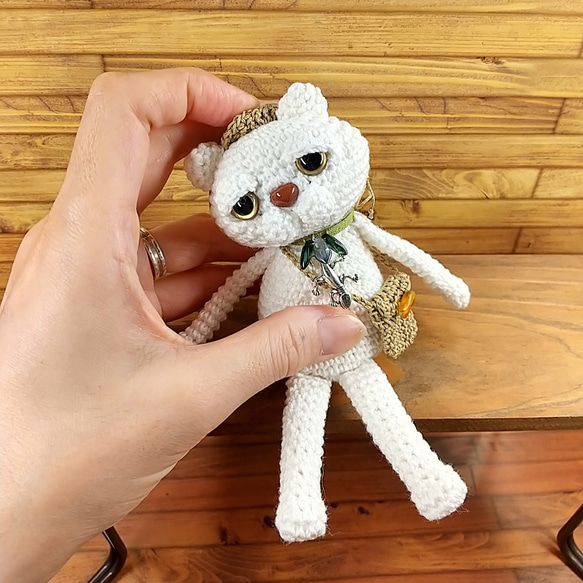 C33あみぐるみ☆マンチカンな猫Meru－白－カーキコーデ 3枚目の画像