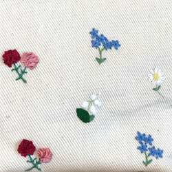 ※受注製作※　手刺繍　ファスナーポーチ　小花　春 6枚目の画像