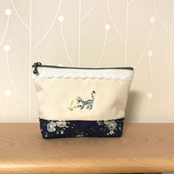 手刺繍　ファスナーポーチ　子猫(アメリカンショートヘアー) 1枚目の画像