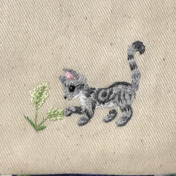 手刺繍　ファスナーポーチ　子猫(アメリカンショートヘアー) 4枚目の画像