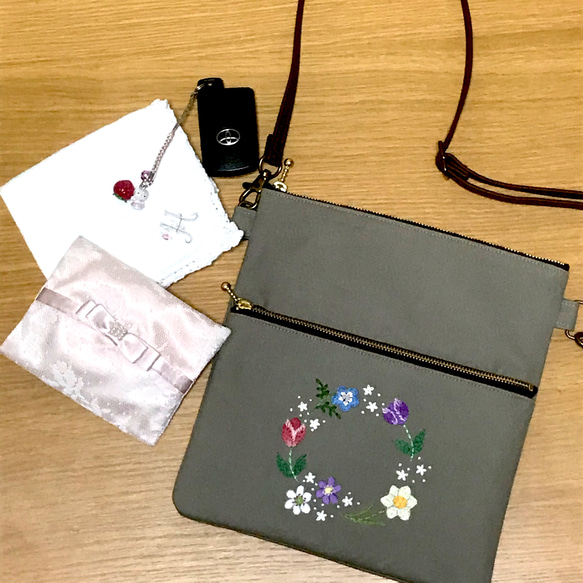 ※受注製作※ 　花刺繍のミニポシェット　帆布　春の花　グレージュ 4枚目の画像