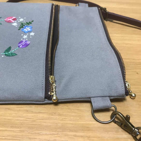 ※受注製作※ 　花刺繍のミニポシェット　帆布　春の花　グレージュ 9枚目の画像