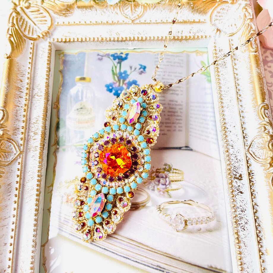 ☆ブローチにもなるペンダントネックレス☆ 【送料無料あり】スワロ　プレゼント　カラフル　レース　オレンジ