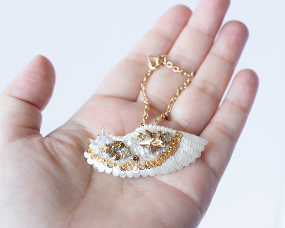 星降る翼のブローチ＆バッグチャーム（クリーム／Sサイズ）【オートクチュール刺繍／リュネビル刺繍】 4枚目の画像