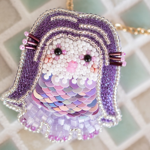 アマビエさまのブローチ＆バッグチャーム（パープル）【オート