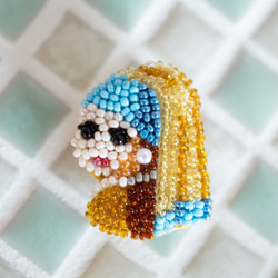 真珠の耳飾りの少女のマスクチャーム【オートクチュール刺繍／リュネビル刺繍】 1枚目の画像
