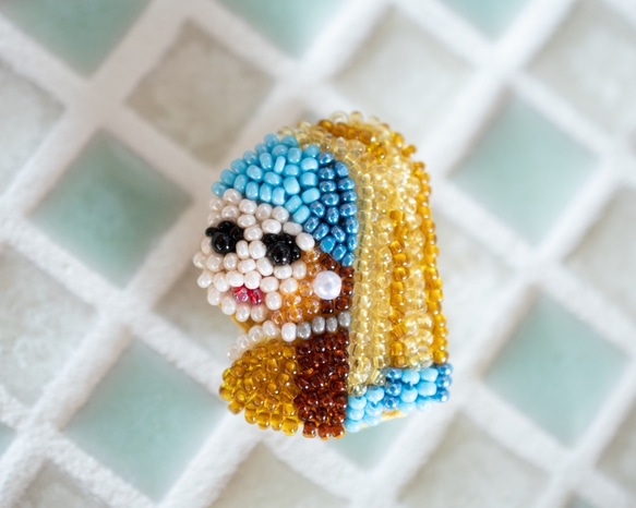 真珠の耳飾りの少女のマスクチャーム【オートクチュール刺繍／リュネビル刺繍】 1枚目の画像