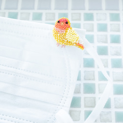 コザクラインコ／ルチノー（下手向き）のマスクチャーム【オートクチュール刺繍／リュネビル刺繍】 5枚目の画像