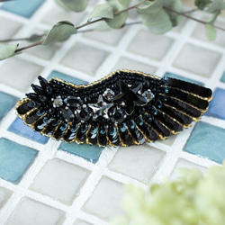 星降る翼のブローチ＆ヘアクリップ（ブラック／Lサイズ）【オート