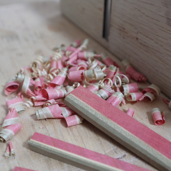 木製ネクタイピン【Tricolor】/ピンクアイボリー×山桜×朴 4枚目の画像