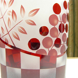 赤い木の実と市松模様のフリーグラス～ナンテン　 無色×赤（1個） 5枚目の画像