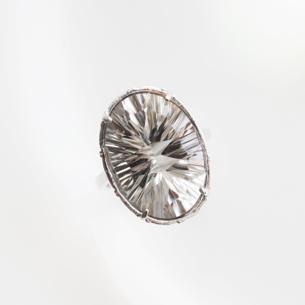 華やかな大きめクォーツのリング【1点物】