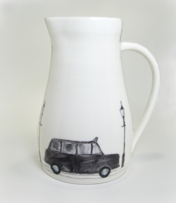 イギリス作家の手作り水差し「ロンドン タクシー」 1枚目の画像