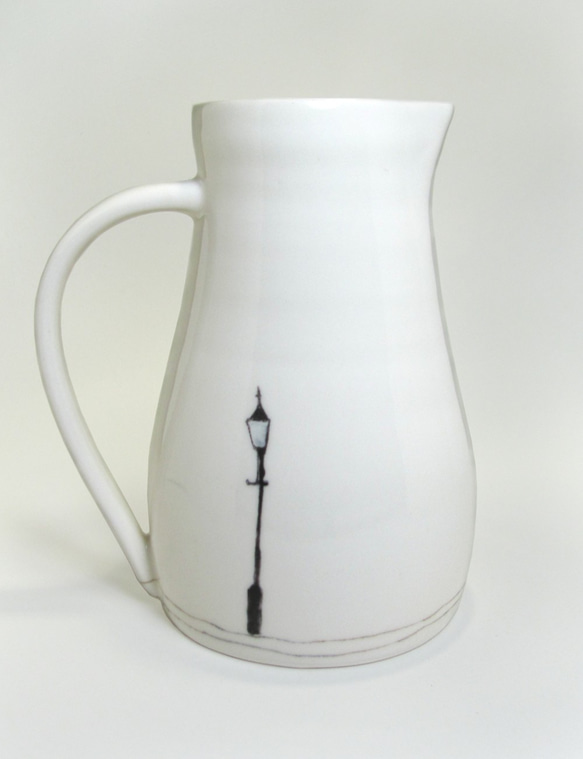 イギリス作家の手作り水差し「ロンドン タクシー」 2枚目の画像