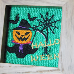 ハロウィン　－カボチャと蜘蛛の巣－の刺繍額 2枚目の画像