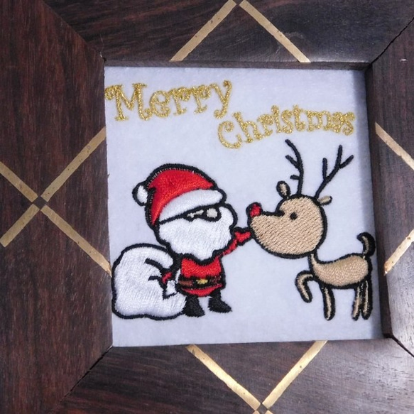 サンタクロースとトナカイのインテリア刺繍　【額入り】 2枚目の画像