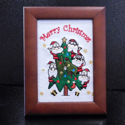 Merry Christmas ツリーとサンターズの刺繍　【額入り】 1枚目の画像