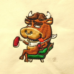 ほろ酔い気分で食事をする牛の刺繍入りキャンバストートバッグLサイズ 1枚目の画像
