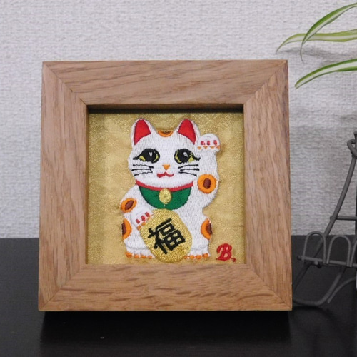 インテリア刺繍「招き猫」白《額入り》 その他インテリア雑貨