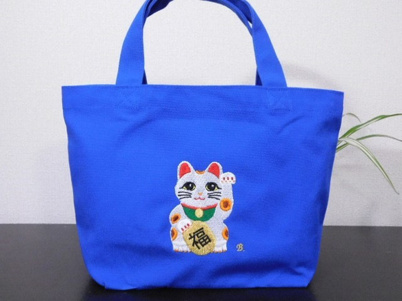 「招き猫」の刺繡入りミニトートバッグ 1枚目の画像