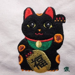 可愛い「黒い招き猫」の刺繡入りトートバッグ 2枚目の画像