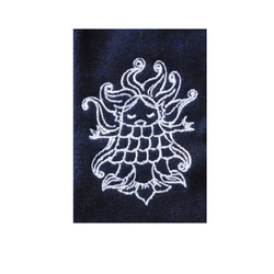 アマビエの刺繍入りオリジナルＴシャツ　6.2オンス　アダルト男女兼用 4枚目の画像